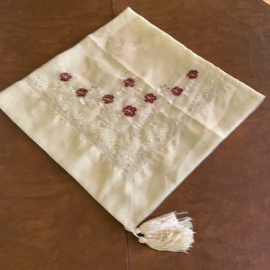 VTG Embroidered tablecloth 34” square, cream NWOT